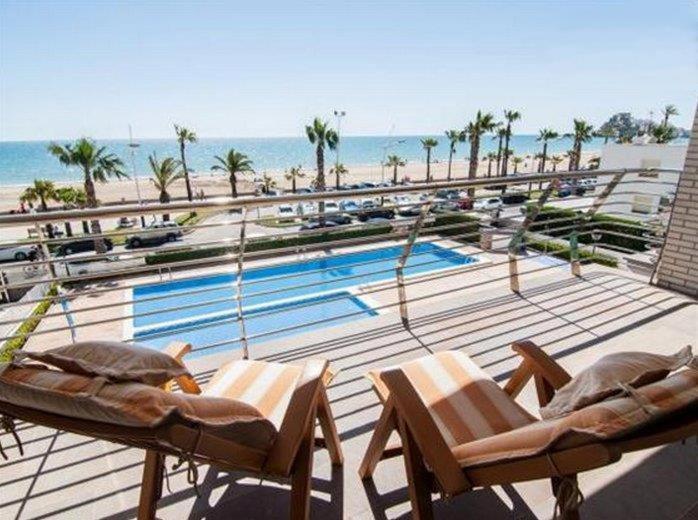 Apartment Gilmar Apartments: Beachfront Luxury With Pool And Parking In Peniscola
